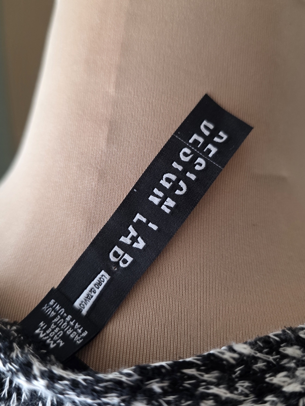 Design Lab Lord & Taylor Bell Sleeve Sweater - Size Medium -Flawless Piece - Picture 8 of 12